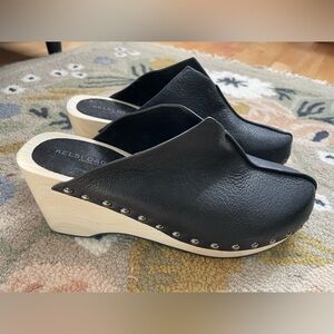 NWOT Kelsi Dagger Clogs